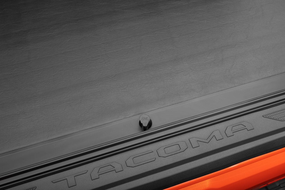 Roll-N-Lock 532M-XT M-Series XT Tonneau Bed Cover