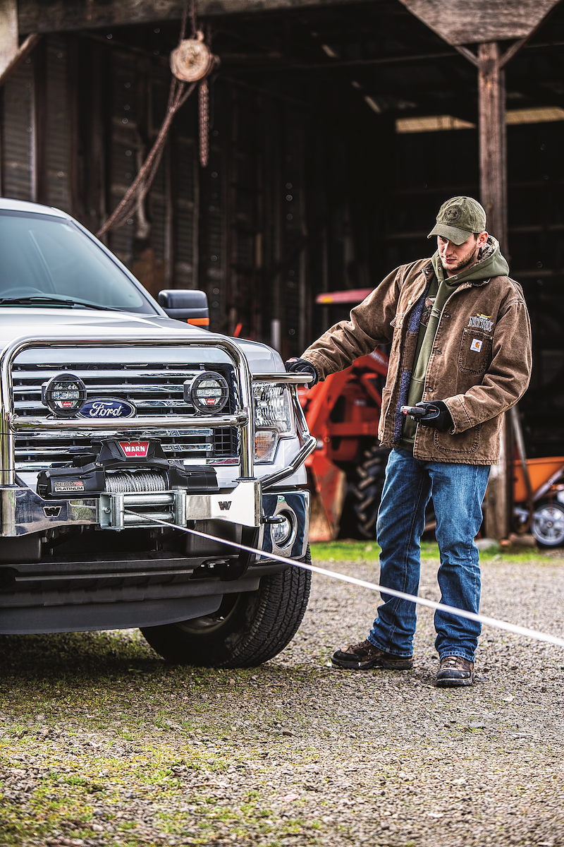 Warn 92820 ZEON 12 Platinum 12,000 lb Winch with Wireless Remote – image 4