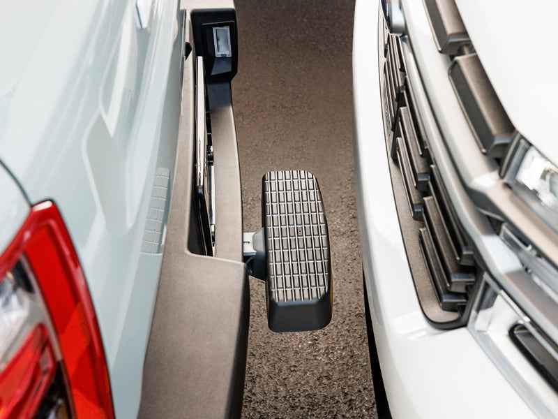 Weathertech (USA) BumpStep XL 24 in 2 in Hitch Step - 300 lb – 81BS1XLSS