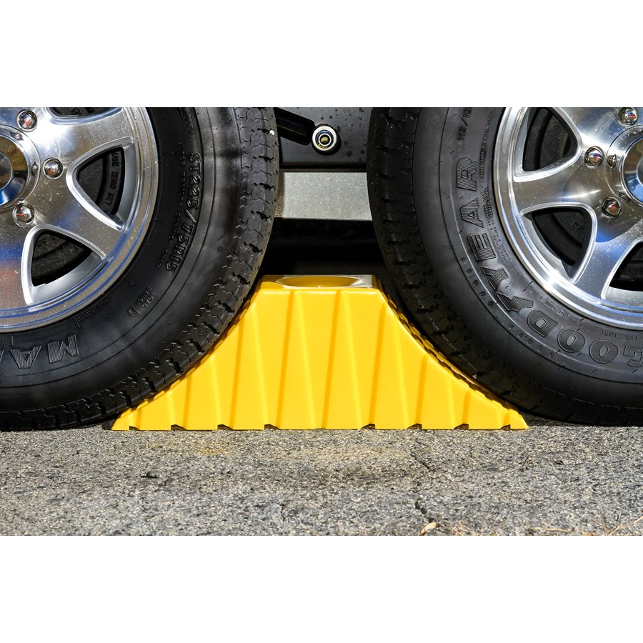 Camco Wheel Chock (44435) – Length: 21/1/2 Inch