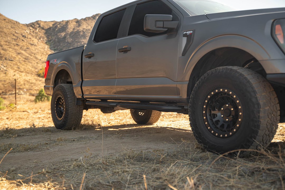 DV8 Offroad SRFF1-01 Centric Crew Cab Entry Bars