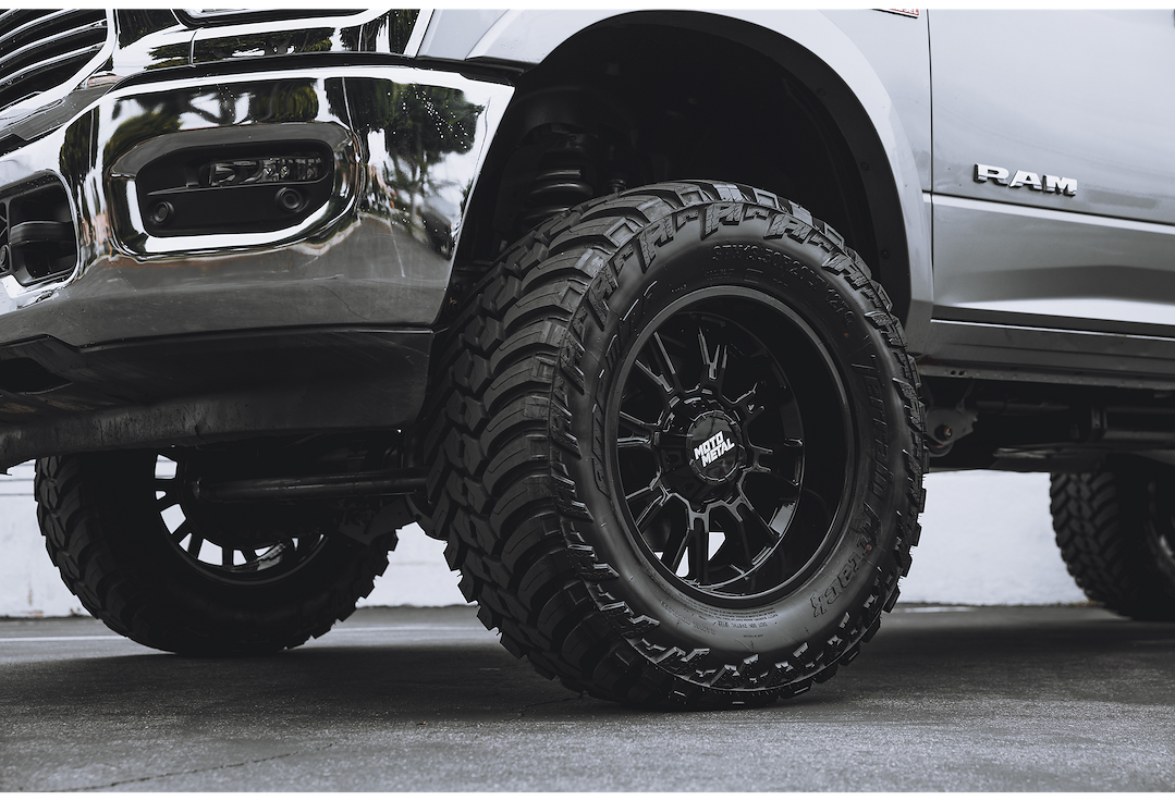 Moto Metal MO810BX20908020 Gloss Black Split-Spoke Wheel, 20x9 - image 5