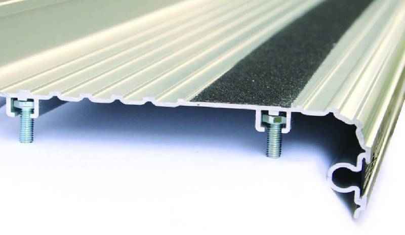 Black Horse RUN102SS Commercial Aluminum Board, 350-lb Rating