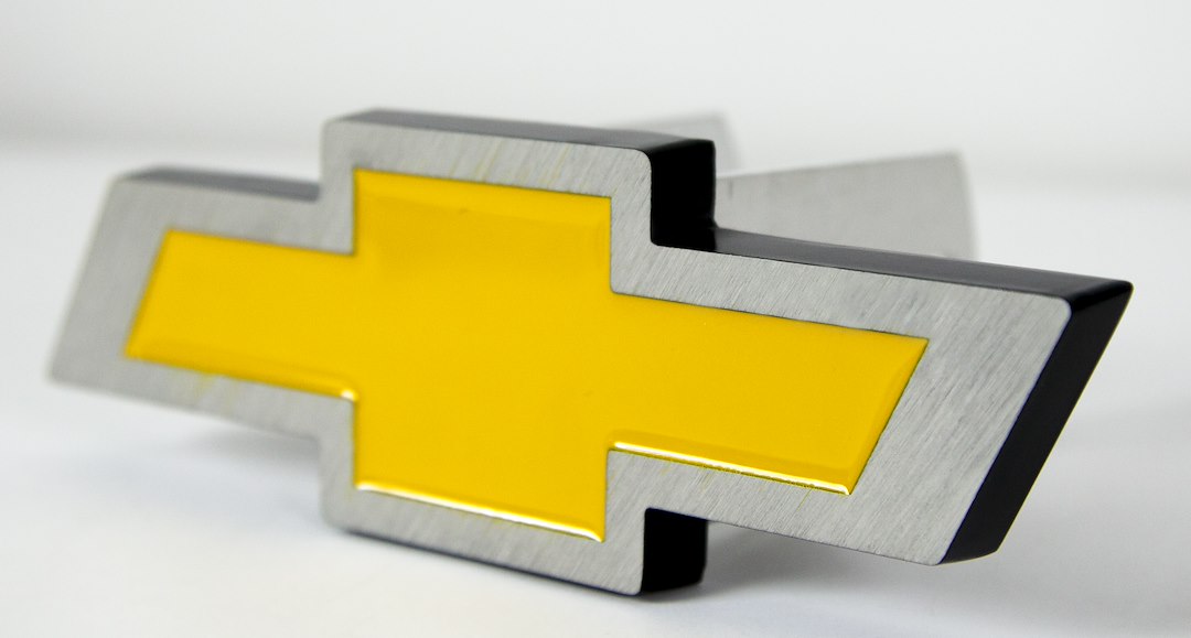 Plasticolor 002207R01 Chevy Bowtie Trailer Receiver Cover