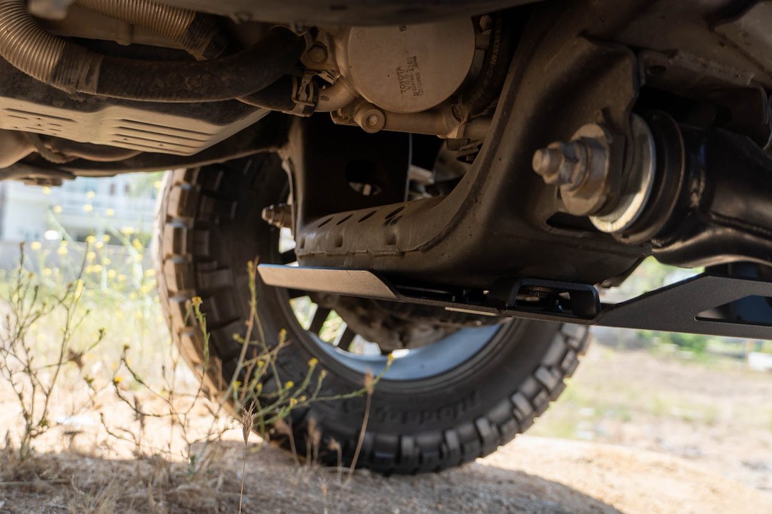DV8 Offroad SPTT1-04 Front Underbody Skid