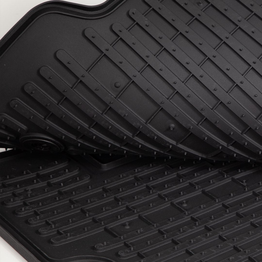 Plasticolor 001795R01 Silverado Direct-Fit Chevrolet Floor Mat