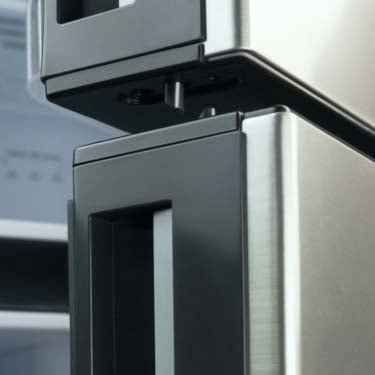 Dometic 9600026948 DMC4101R Dual Compartment 12V RV Refrigerator with Freezer Right Hand – image 7