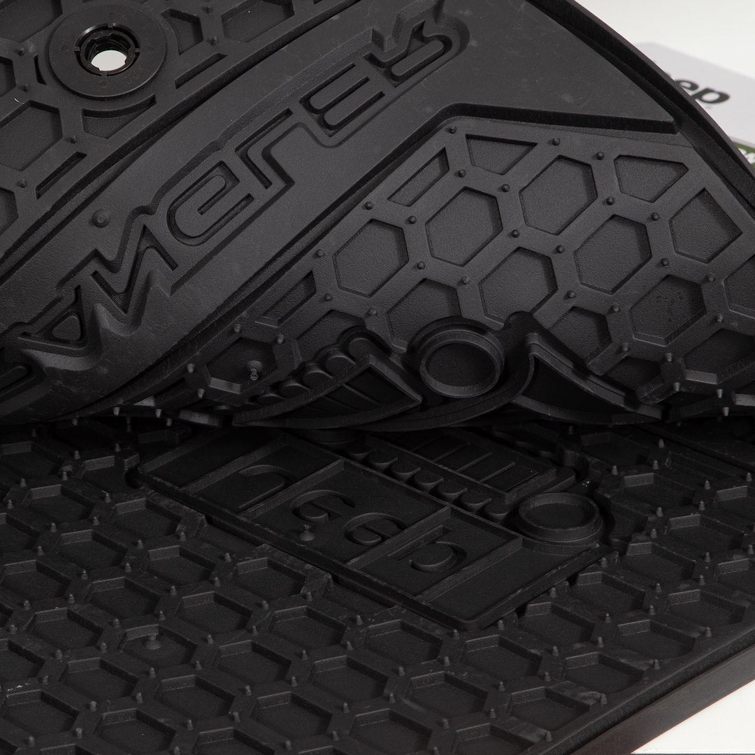 Plasticolor 001805R01 Direct-Fit Jeep Logo Mat