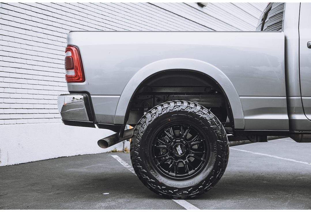 Moto Metal MO810BX20908020 Gloss Black Split-Spoke Wheel, 20x9 - image 7