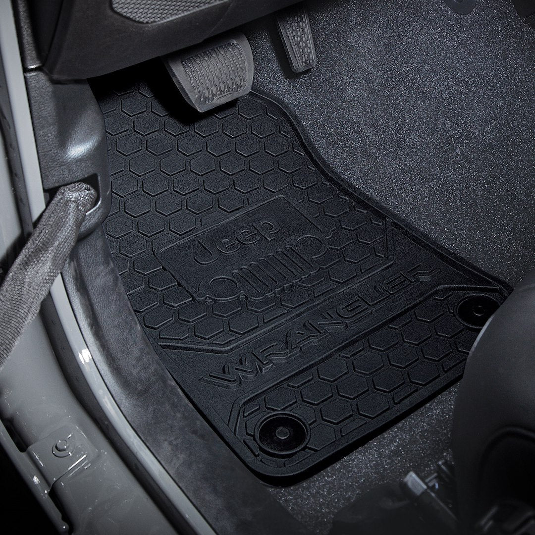 Plasticolor 001805R01 Direct-Fit Jeep Logo Mat