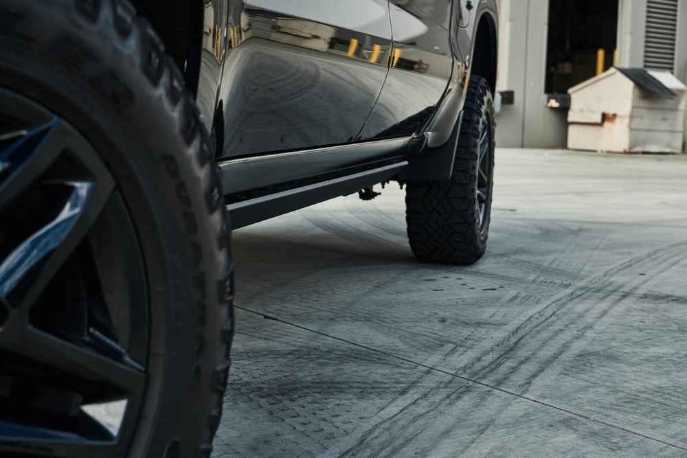 Body Armor GM-4501 E-Power Lighted GM Crew Cab Running Boards