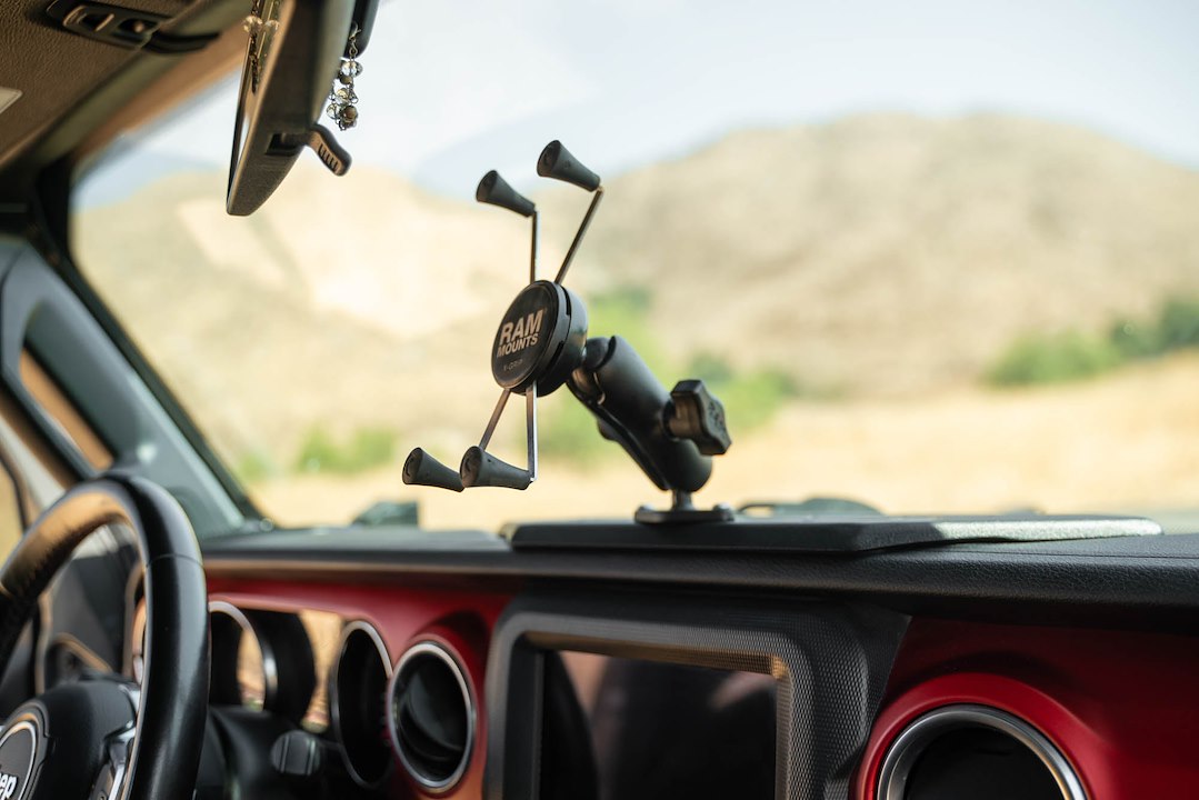 DV8 Offroad DMJL-02 Cell Phone Mounting Plate