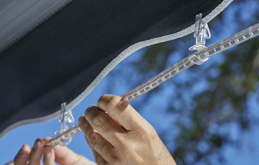 RV Designer M122 Clear 3/8-/1/2-Inch Rope-Light Clips, Ten-Pack