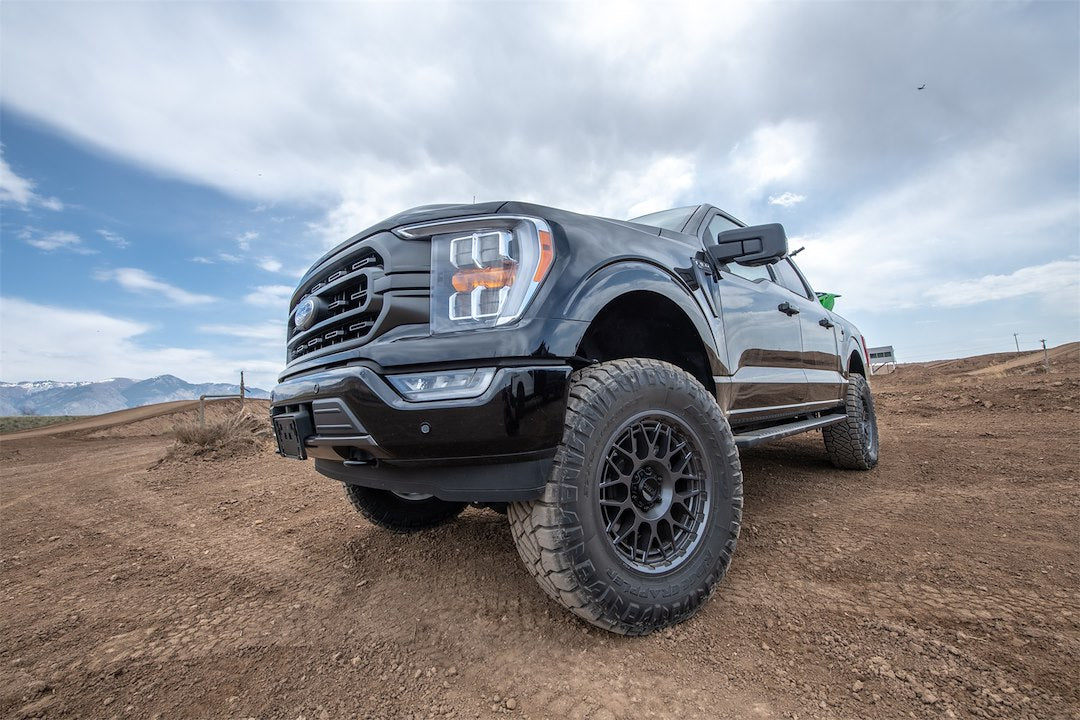ReadyLift 44-21600 Six-Inch Suspension Lift System