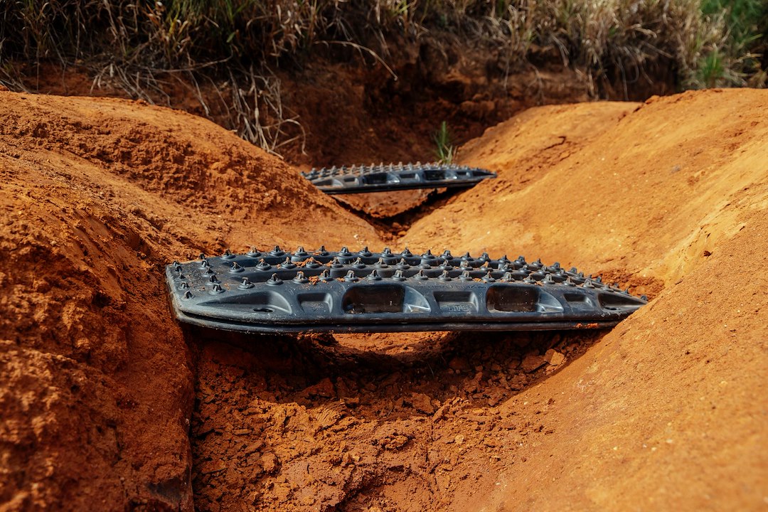 Rhino-Rack USA Mtxltbk Maxtrax Lite Recovery Mat