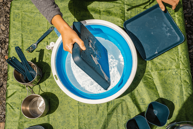 Coghlan's 2082 Collapsible RV Sink, 9L, White/Blue, Food-Safe, Portable Basin – image 4