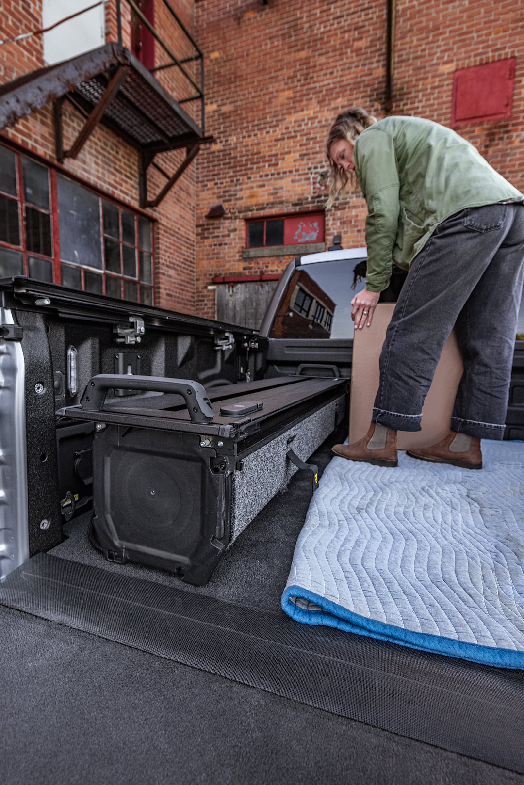 Retrax R-T-80488 FRC-4000 GMC Truck Bed Cover