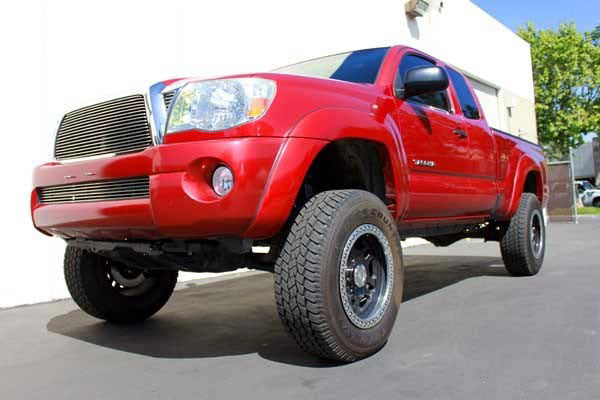 MaxTrac 706840 Suspension Lift Spindle Package