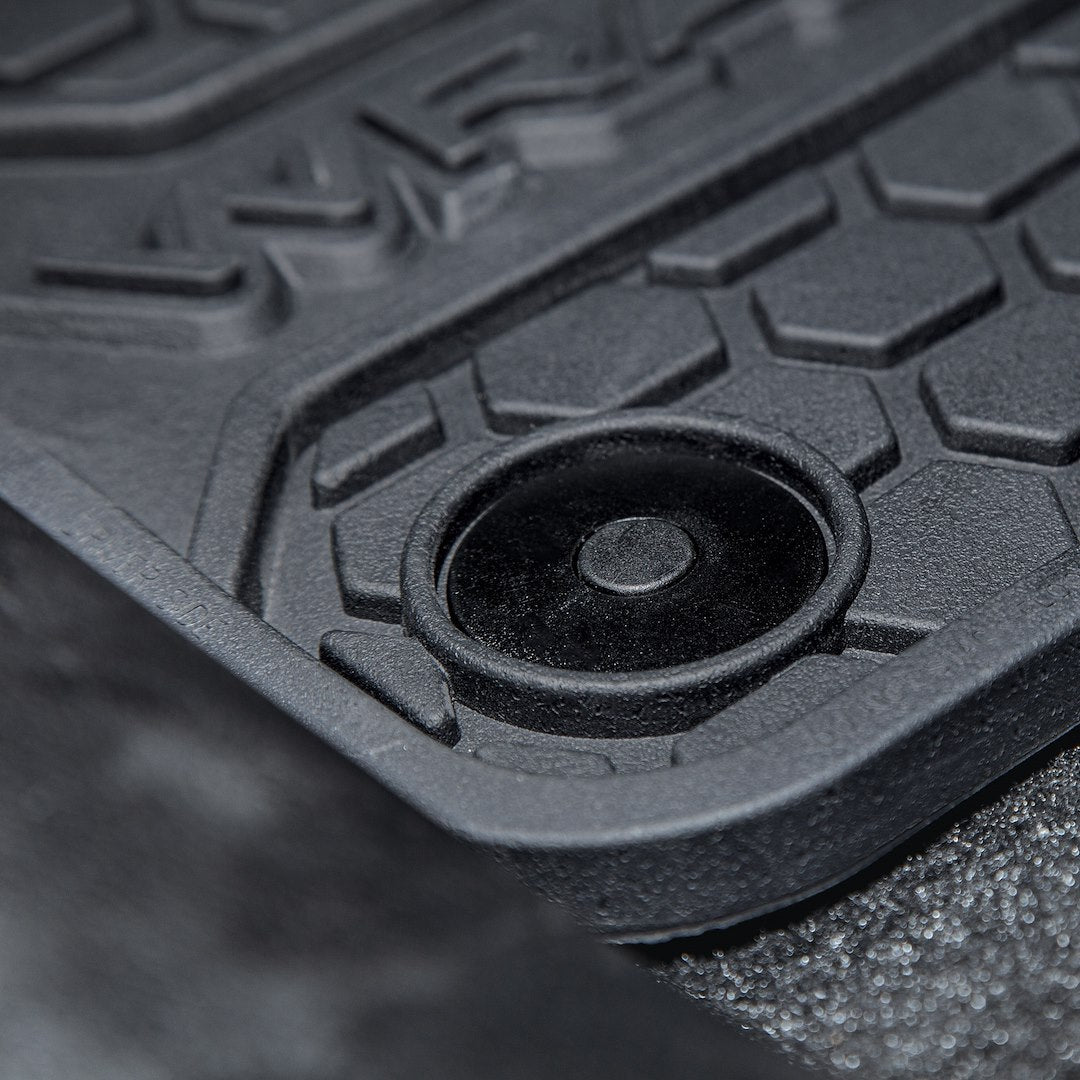 Plasticolor 001805R01 Direct-Fit Jeep Logo Mat