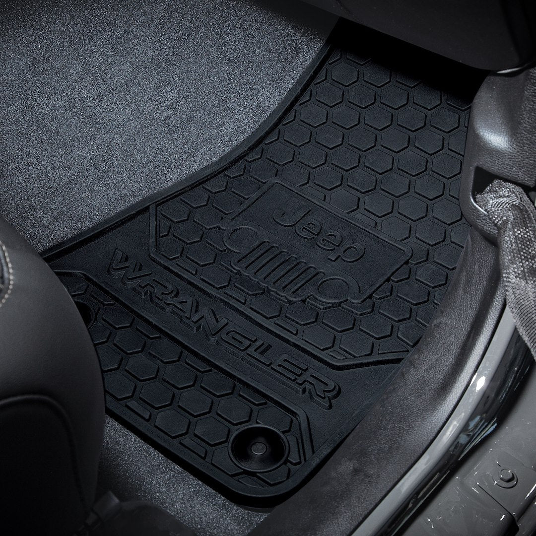 Plasticolor 001805R01 Direct-Fit Jeep Logo Mat