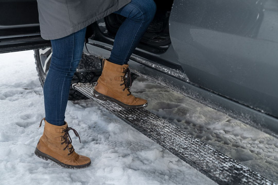 AMP Research 76254-01A PowerStep Boards for 2019 GM Crew Cab - image 7