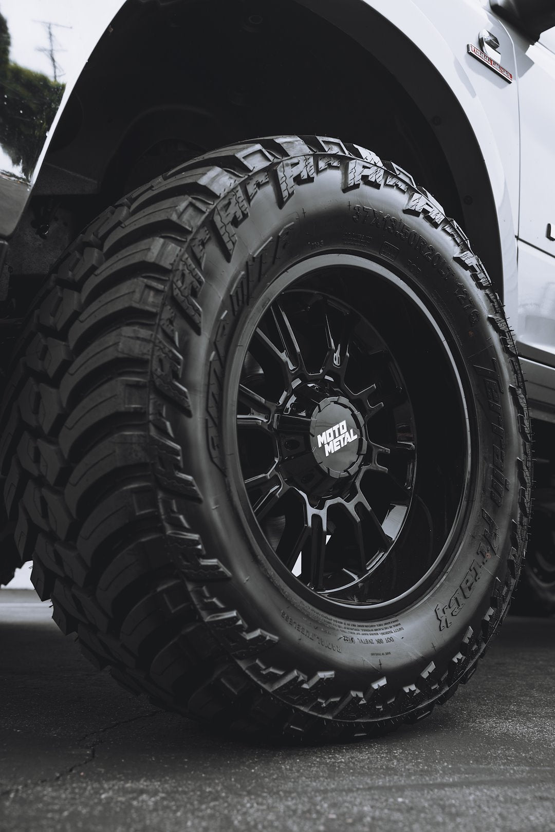 Moto Metal MO810BX20908020 Gloss Black Split-Spoke Wheel, 20x9 - image 10
